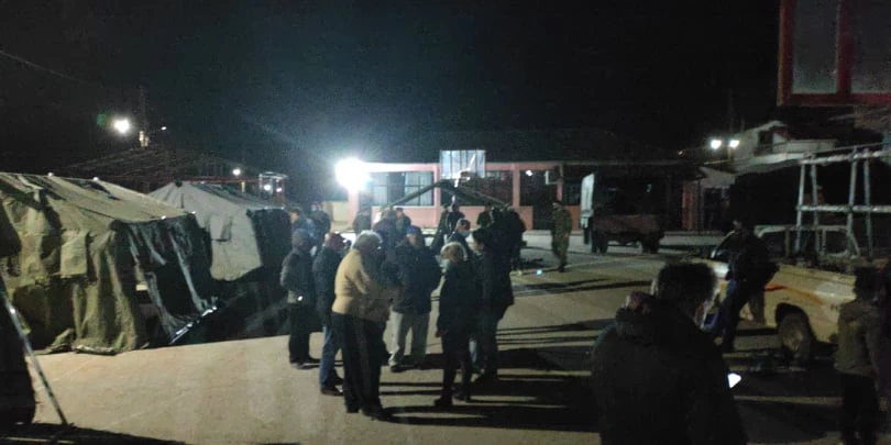 Έστησε σκηνές ο στρατός στο Ζάρκο Τρικάλων – 80 μη κατοικήσιμα σπίτια (εικόνες